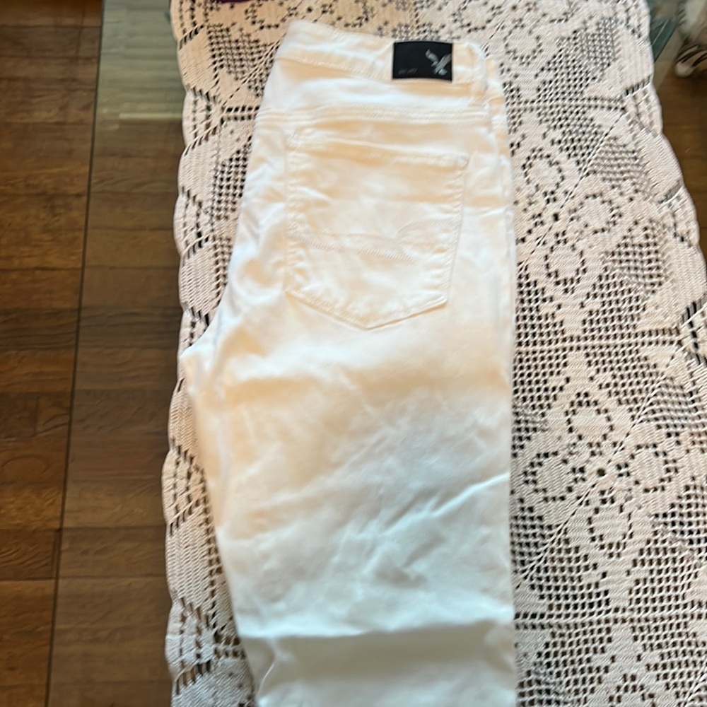 White American Eagle Distressed Crop Pants